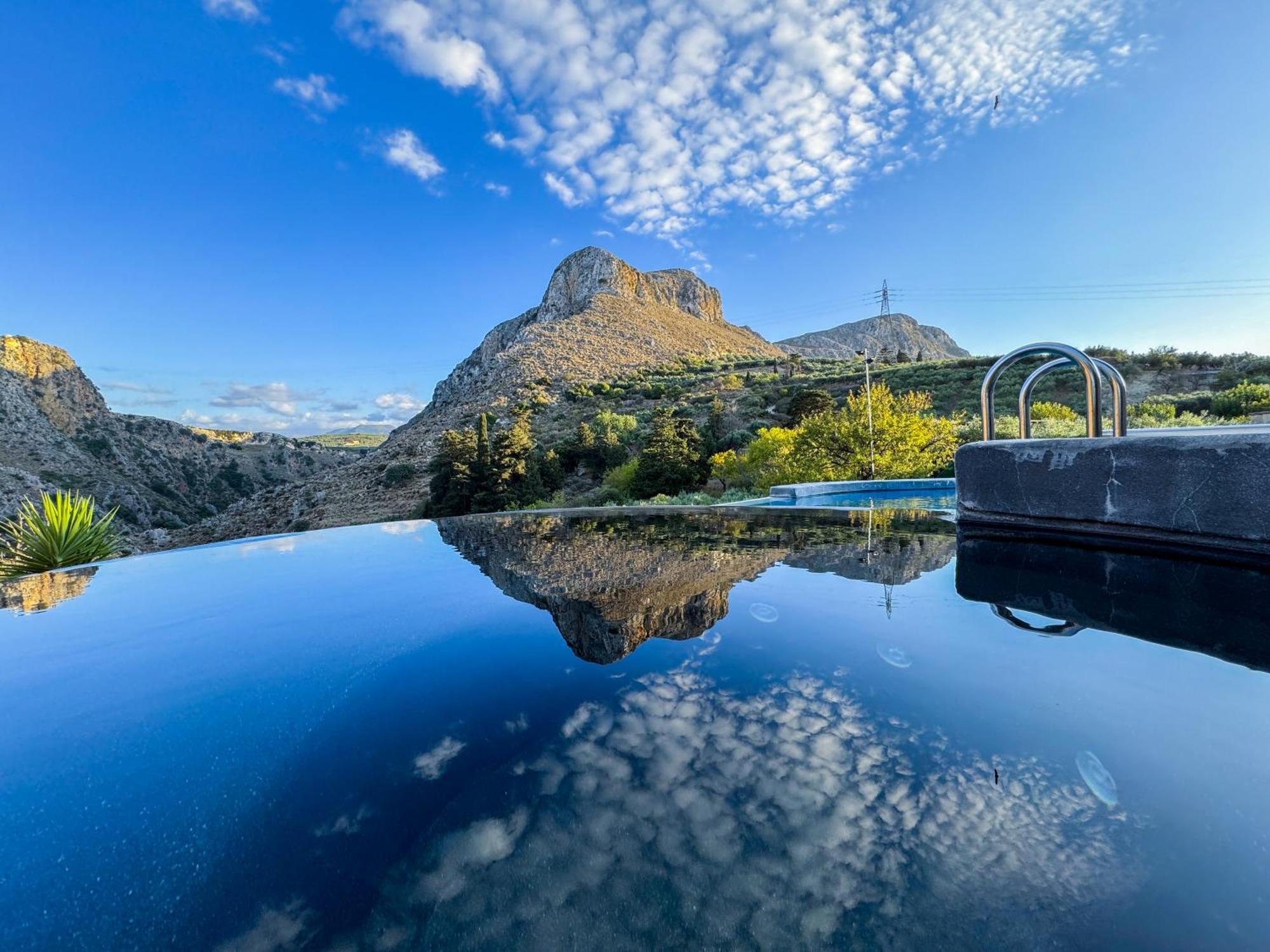 Heated Private Ozone Salt Pool, Jacuzzi, Cinema Inside & Outside, Ping Pong, Billiard, Ps5, Playground, Giant Chess, Giant Monopoly, Table Football, 3X Surround Sound - Villa Rokka Luxe *